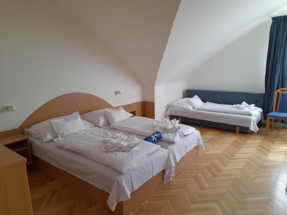 Nimrod Vendeghaz Hotel Hajduszoboszlo Bagian luar foto