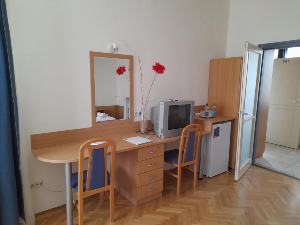 Nimrod Vendeghaz Hotel Hajduszoboszlo Bagian luar foto