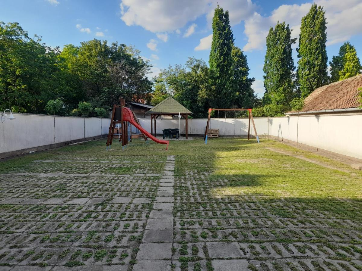Nimrod Vendeghaz Hotel Hajduszoboszlo Bagian luar foto