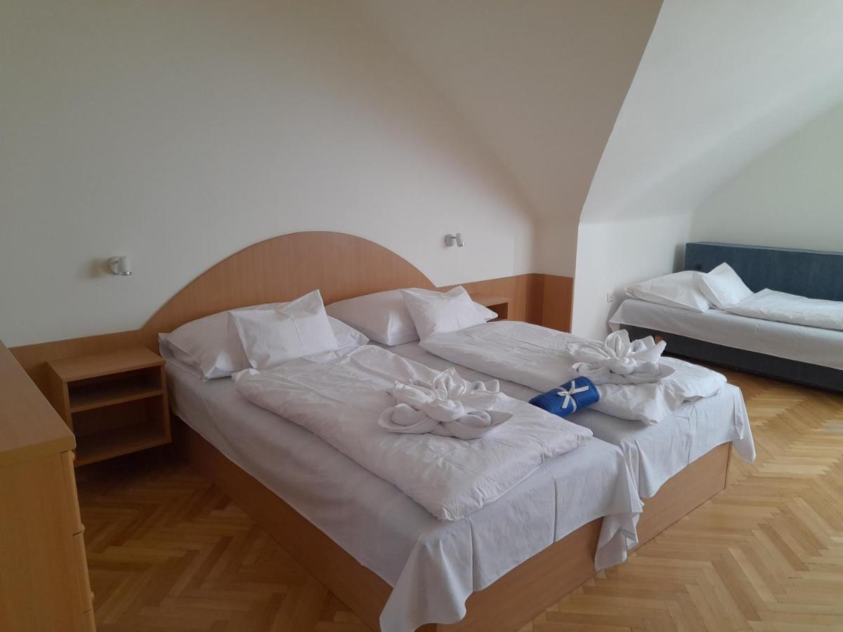 Nimrod Vendeghaz Hotel Hajduszoboszlo Bagian luar foto