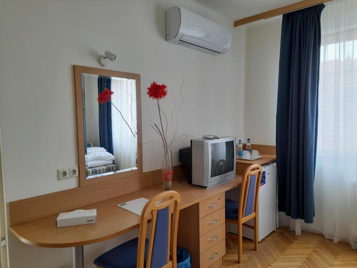 Nimrod Vendeghaz Hotel Hajduszoboszlo Bagian luar foto
