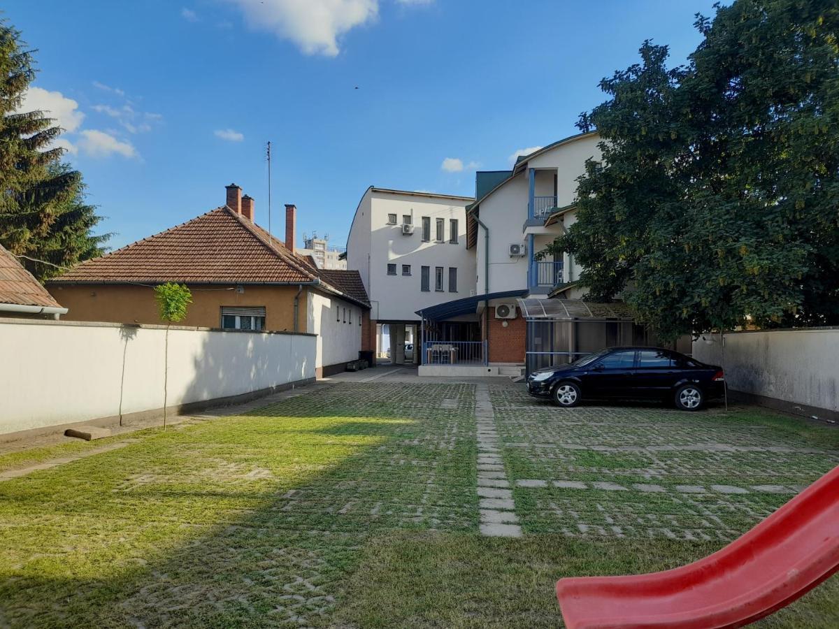 Nimrod Vendeghaz Hotel Hajduszoboszlo Bagian luar foto