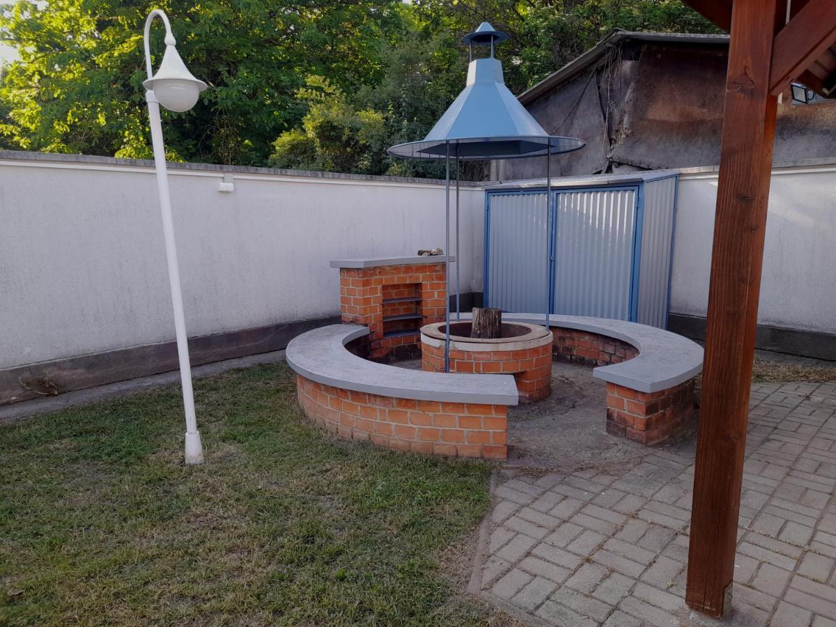 Nimrod Vendeghaz Hotel Hajduszoboszlo Bagian luar foto
