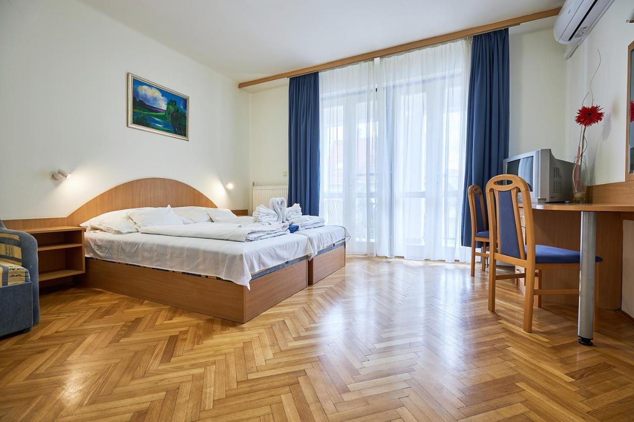 Nimrod Vendeghaz Hotel Hajduszoboszlo Bagian luar foto