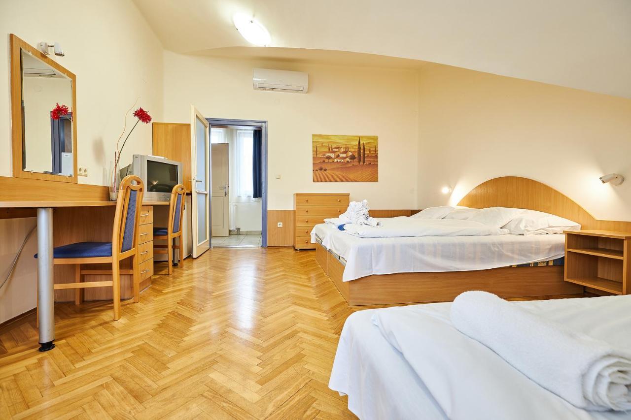 Nimrod Vendeghaz Hotel Hajduszoboszlo Bagian luar foto